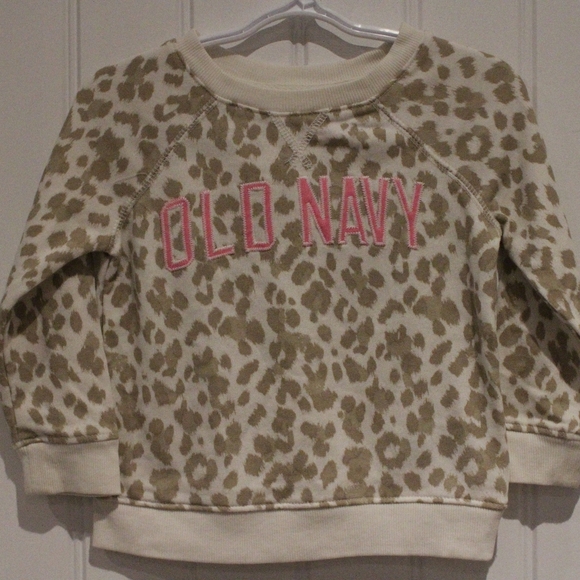 3/$20 🏷 Old Navy Leopard Crewneck Size 2T - Picture 2 of 2